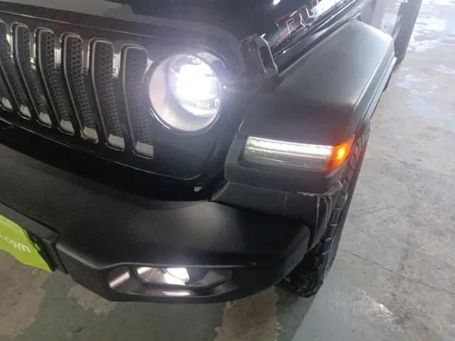 Jeep Wrangler — Фото автомобиля 18
