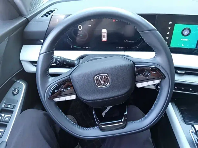 Changan CS75 Plus — Фото автомобиля 10