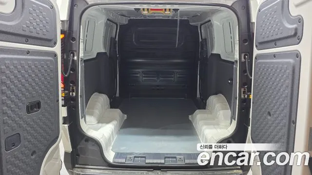 Kia PV5 — Фото автомобиля 26