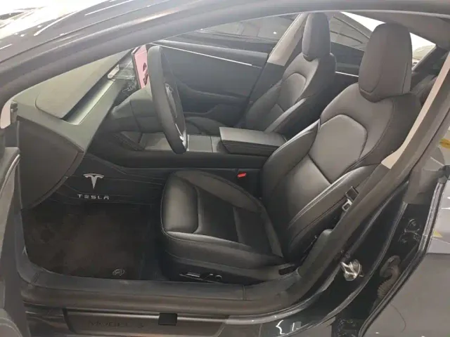 Tesla Model 3 — Фото автомобиля 14