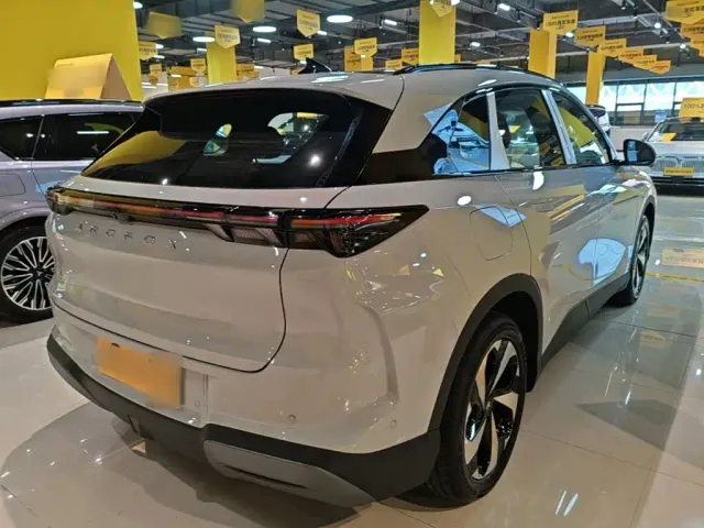 Arcfox Alpha T5 — Фото автомобиля 6