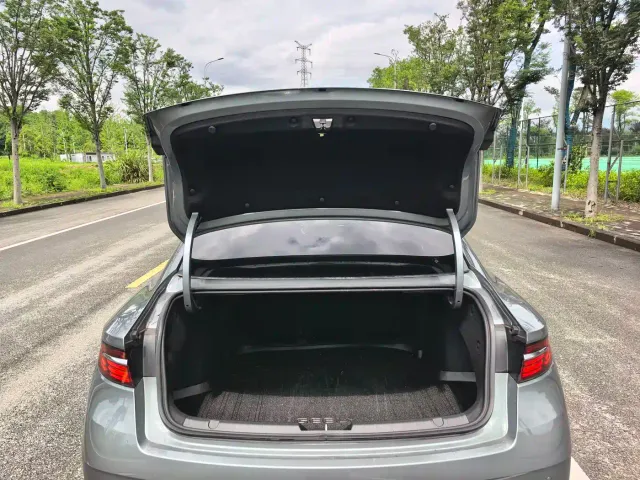 Geely Xingrui — Фото автомобиля 12