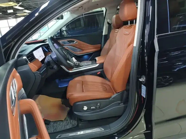 Hongqi HS7 PHEV — Фото автомобиля 14