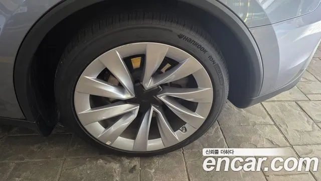 Tesla Model Y — Фото автомобиля 6