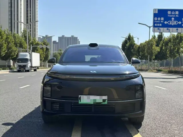 Li Auto L7 — Фото автомобиля 2