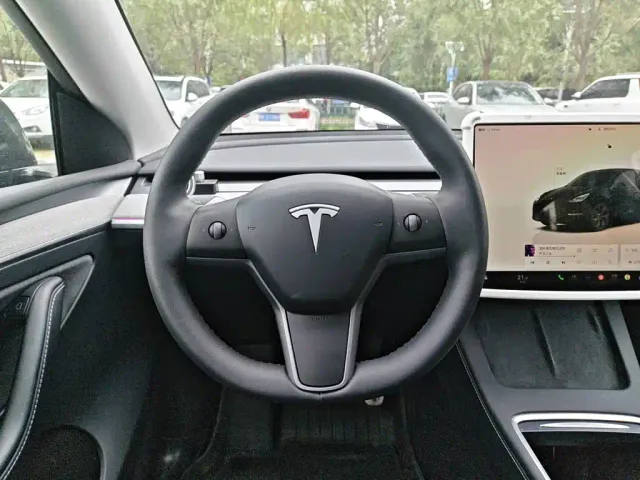 Tesla Model Y — Фото автомобиля 6