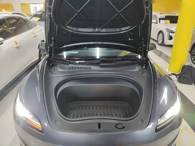 Tesla Model 3 — Фото автомобиля 19