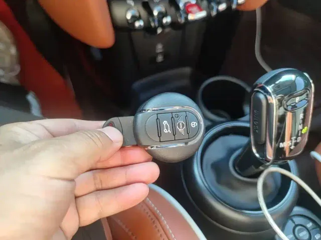 MINI Hatch — Фото автомобиля 8