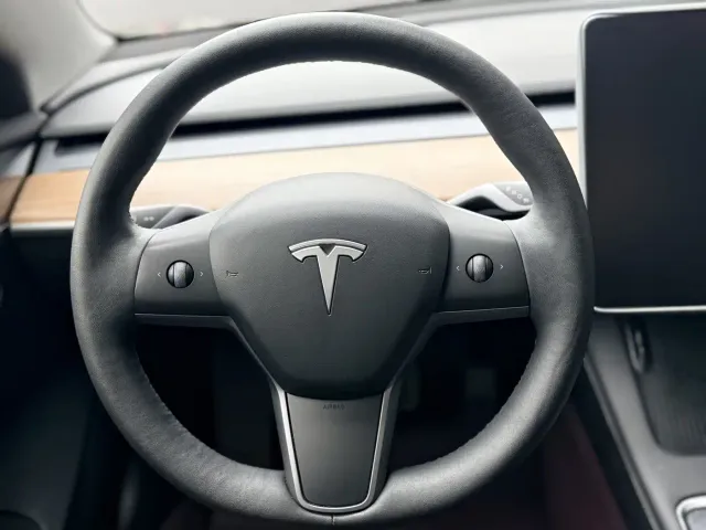 Tesla Model 3 — Фото автомобиля 14