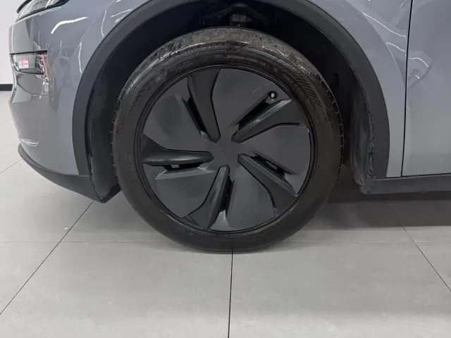 Tesla Model Y — Фото автомобиля 4