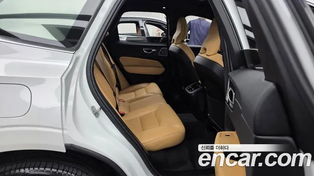 Вольво XC60 B5 Ultra Bright — Фото автомобиля 12
