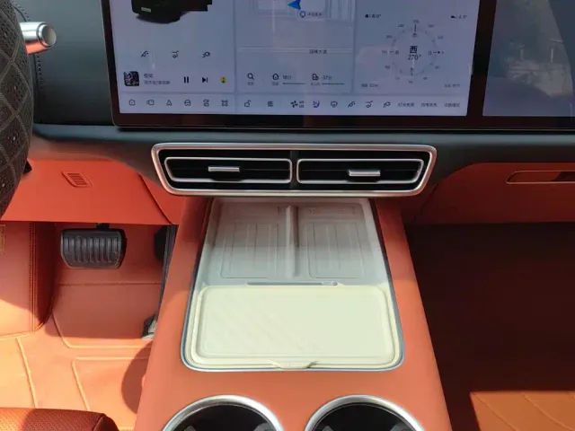 Li Auto L7 — Фото автомобиля 10