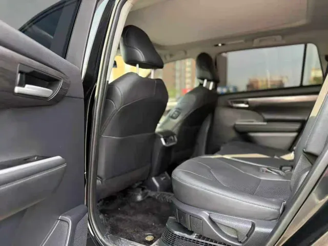 Toyota Highlander — Фото автомобиля 5