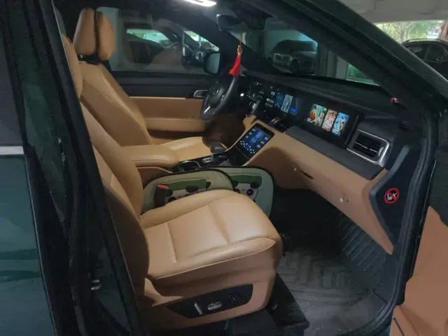 Li Auto ONE — Фото автомобиля 8