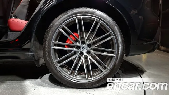 Porsche Macan — Фото автомобиля 5