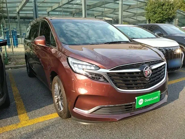 Buick GL8 — Фото автомобиля 3
