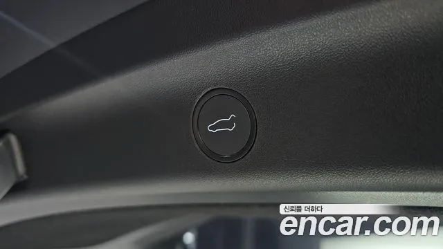 Tesla Model Y — Фото автомобиля 24