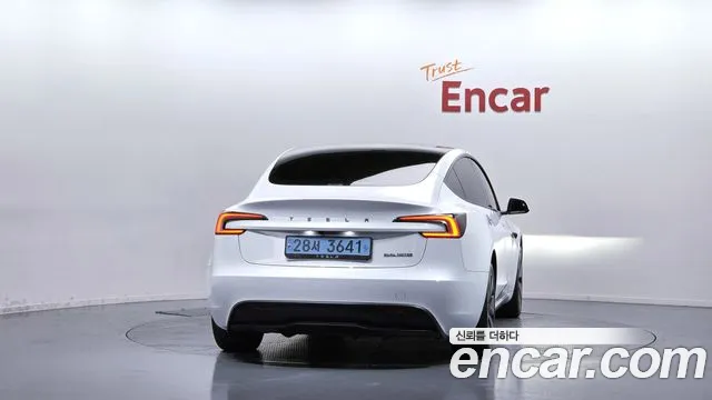 Tesla Model 3 — Фото автомобиля 4