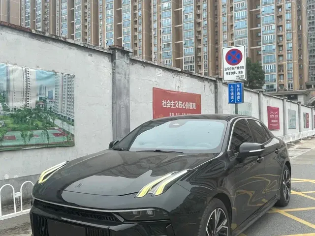 Фотография автомобиля — Lynk & Co 03