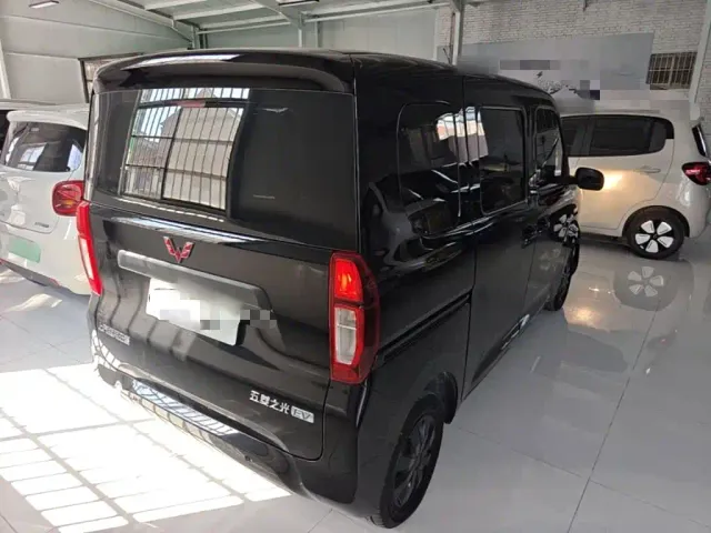 Wuling Zhiguang NEV — Фото автомобиля 6