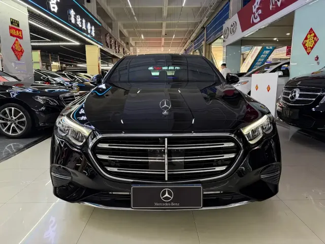 Mercedes-Benz E-Class — Фото автомобиля 2