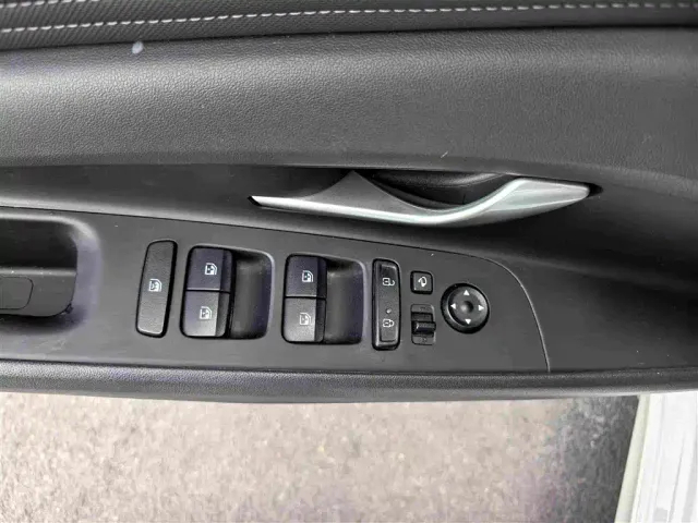 Hyundai Elantra — Фото автомобиля 4