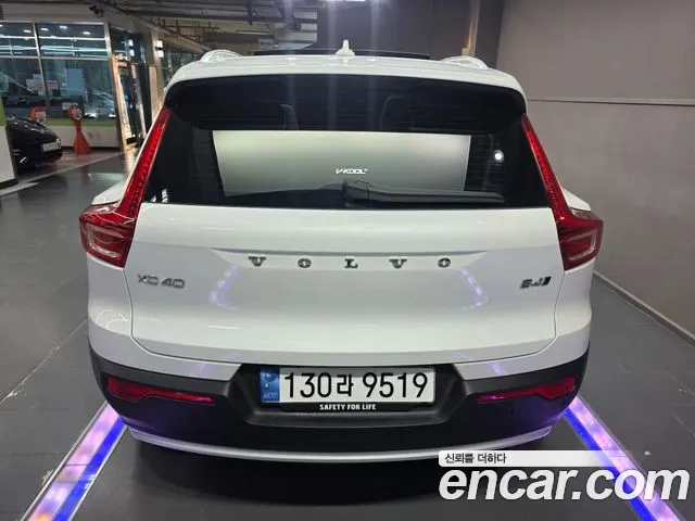 Вольво XC40 B4 Ultra Bright — Фото автомобиля 4