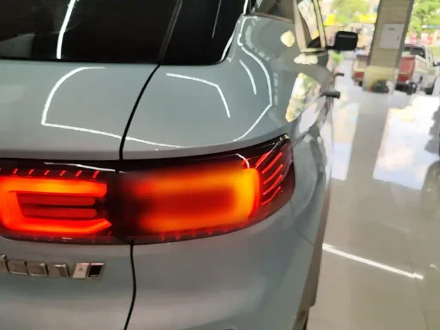 Geely ICON — Фото автомобиля 7