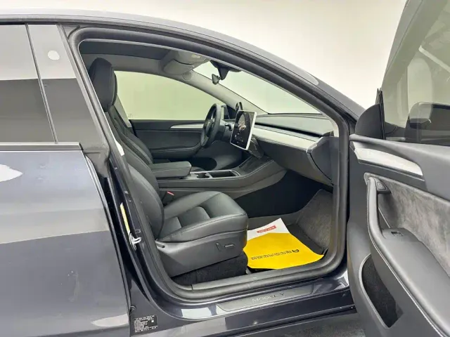 Tesla Model Y — Фото автомобиля 20