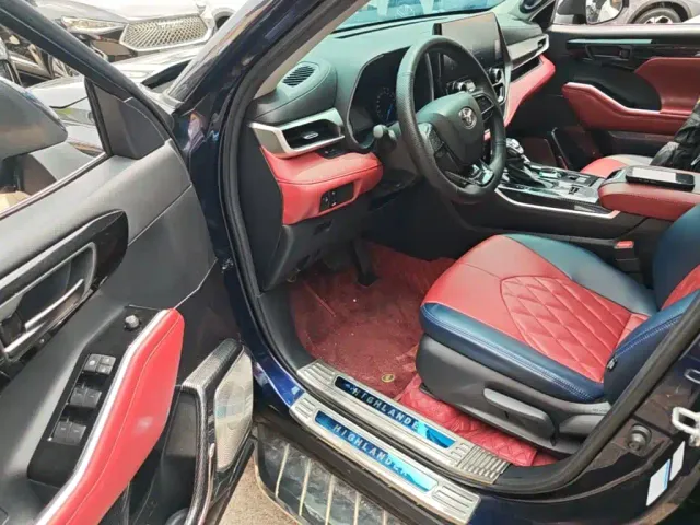 Toyota Highlander — Фото автомобиля 15