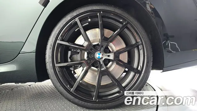BMW 8 Series G15 — Фото автомобиля 21