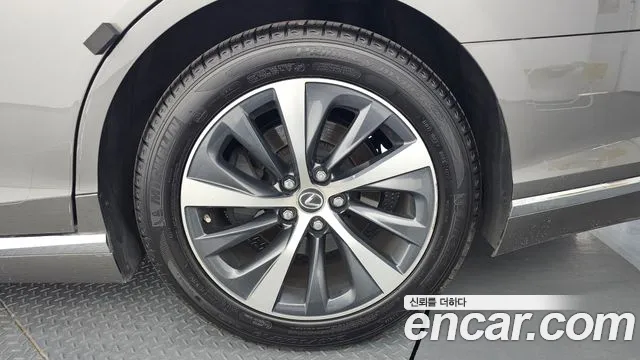 Lexus LS — Фото автомобиля 16