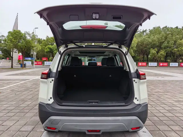 Nissan X-Trail — Фото автомобиля 10