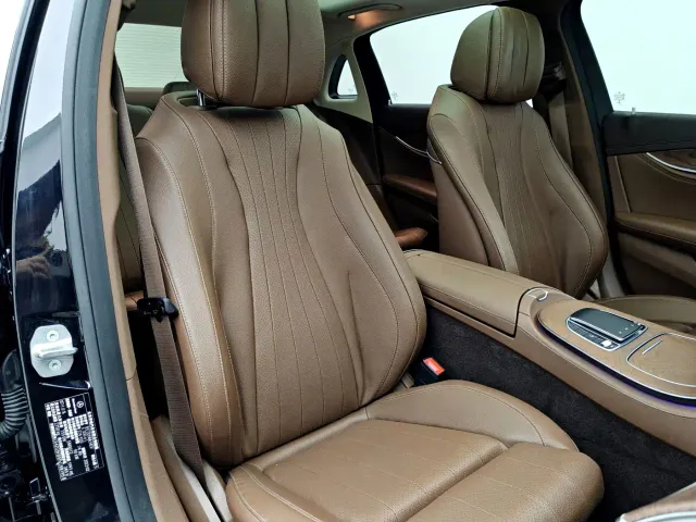 Mercedes-Benz E-Class — Фото автомобиля 7