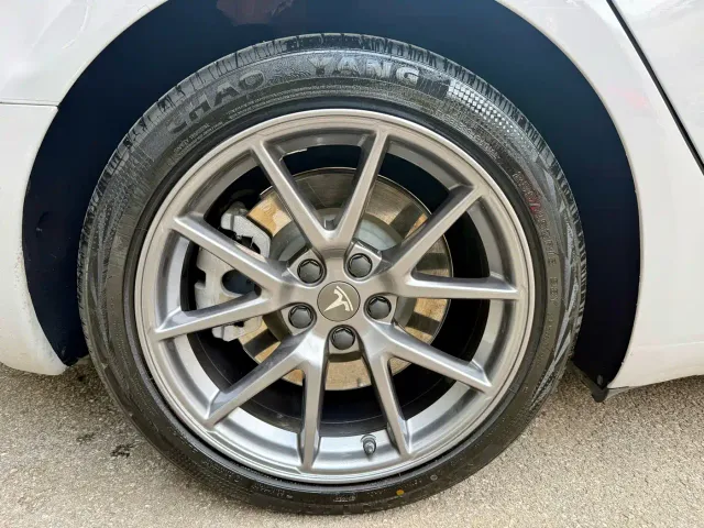 Tesla Model 3 — Фото автомобиля 17