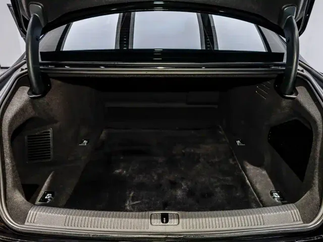 Audi A8 — Фото автомобиля 6
