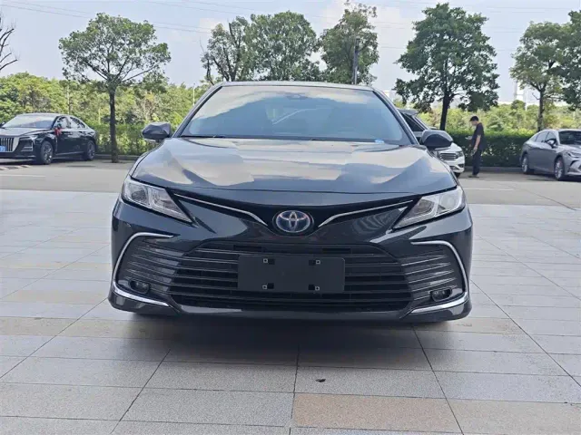 Toyota Camry 2021 Hybrid 2.5HGVP Leading Edition — Фото автомобиля 6