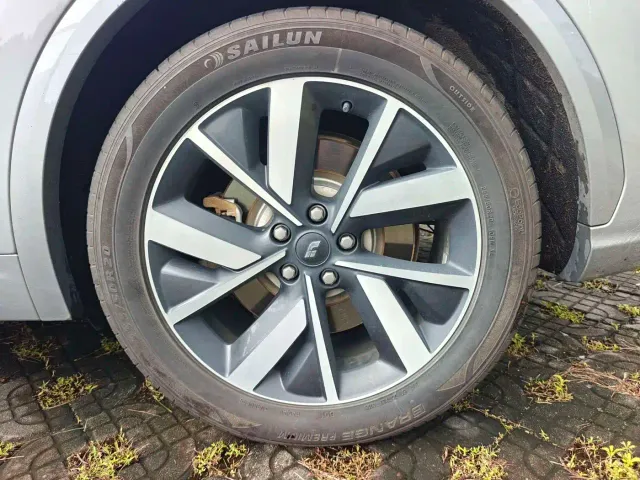 Li Auto L7 — Фото автомобиля 7