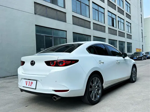 Mazda Axela — Фото автомобиля 15
