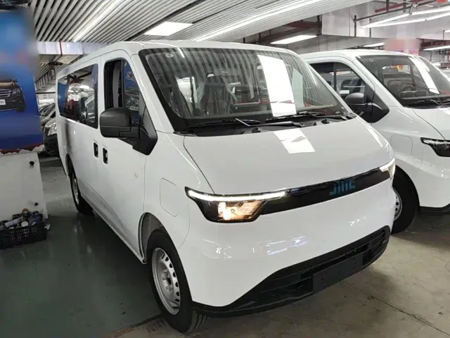 JMC E-Fushun — Фото автомобиля 3