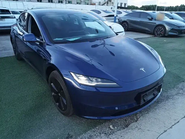 Tesla Model 3 — Фото автомобиля 3