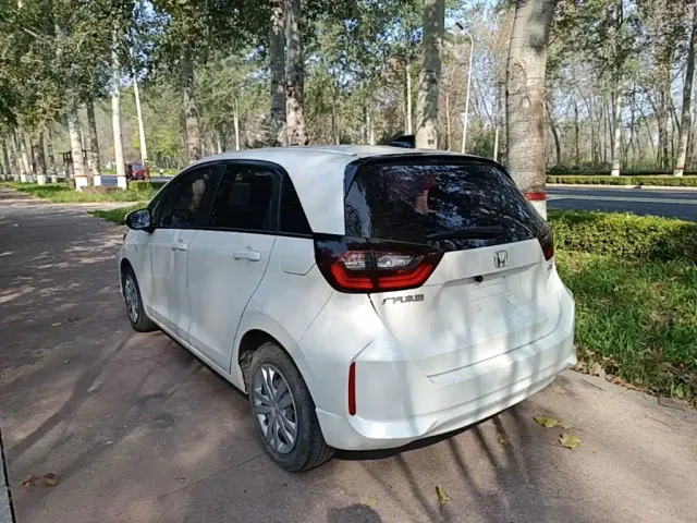 Honda Fit — Фото автомобиля 4