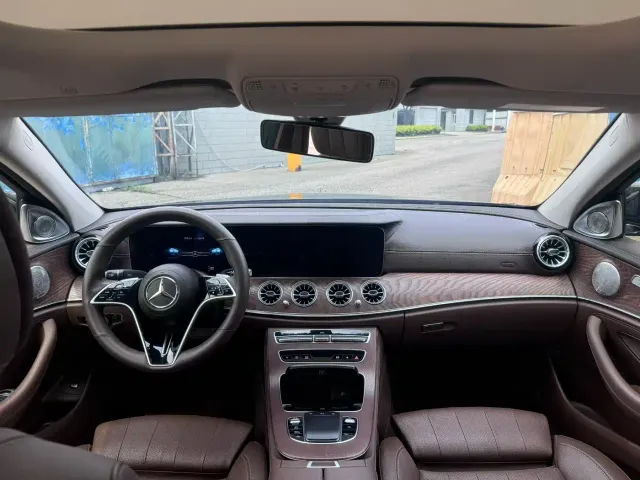 Mercedes-Benz E-Class — Фото автомобиля 5