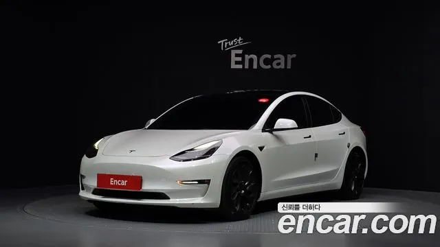 Фотография автомобиля — Tesla Model 3