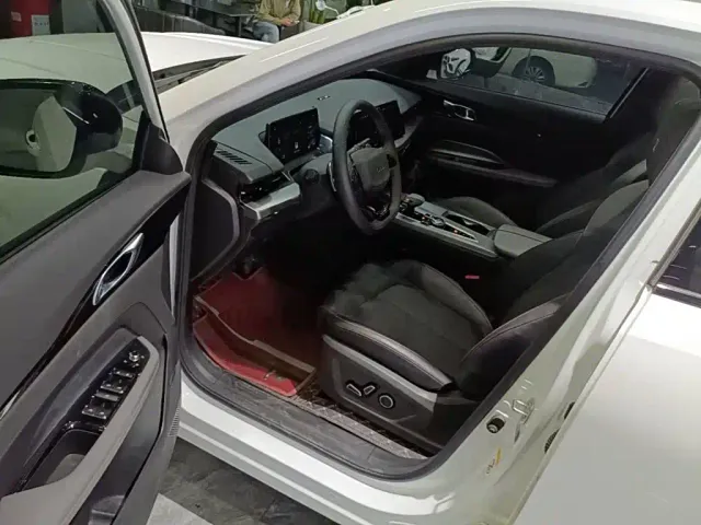 Changan Oshan Z6 EV — Фото автомобиля 11