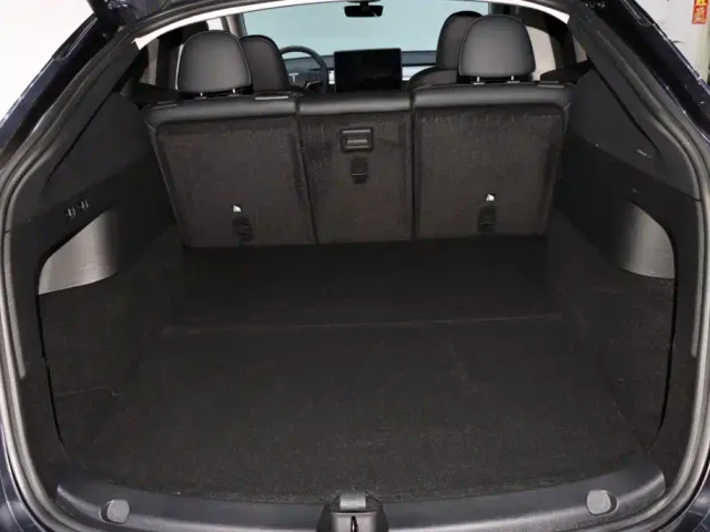 Tesla Model Y — Фото автомобиля 16