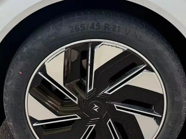 Dongfeng eπ 008 — Фото автомобиля 11