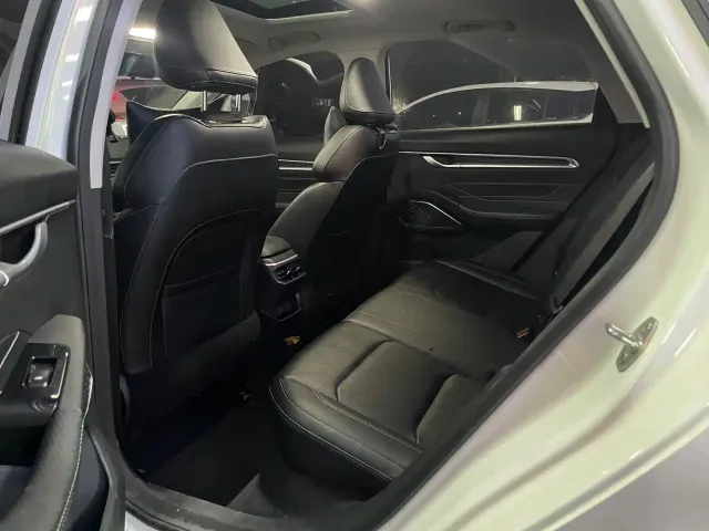 Geely Emgrand — Фото автомобиля 9