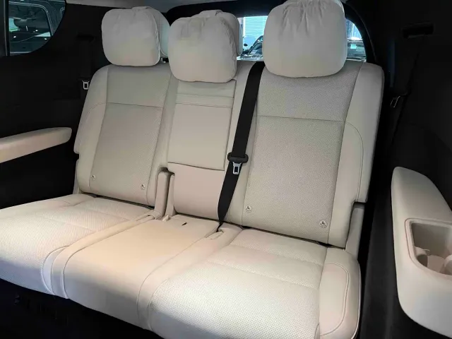 Li Auto MEGA — Фото автомобиля 15