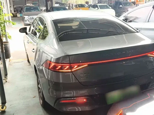 BYD Qin PLUS 2024 Glory Edition DM-i 55KM Leading — Фото автомобиля 4